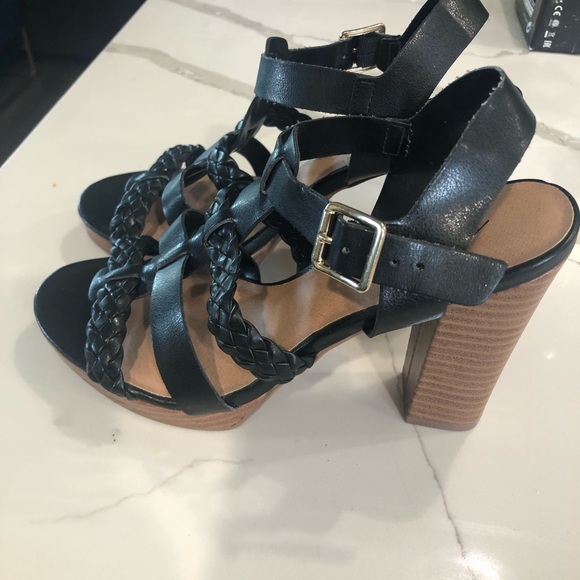 American Eagle Strap sandals - Picture 3 of 6